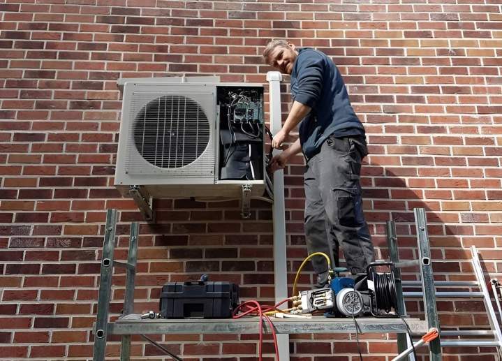 Installation et maintenance de systèmes aérothermiques performants